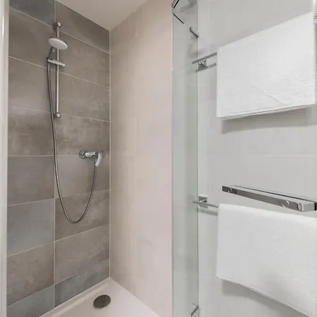 Luxury & Air-Conditioned Osko Apartment Near The City Center Prague Exterior photo